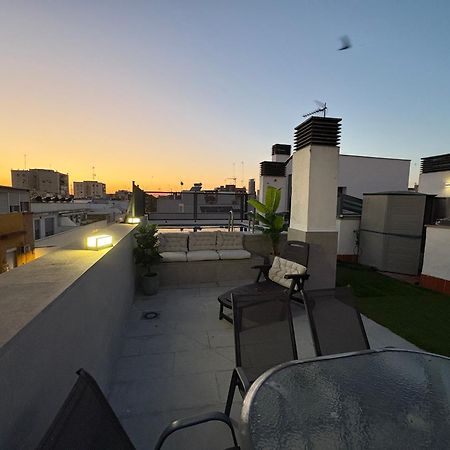Apartmán Atico Triana Con Piscina Privada Sevilla Exteriér fotografie