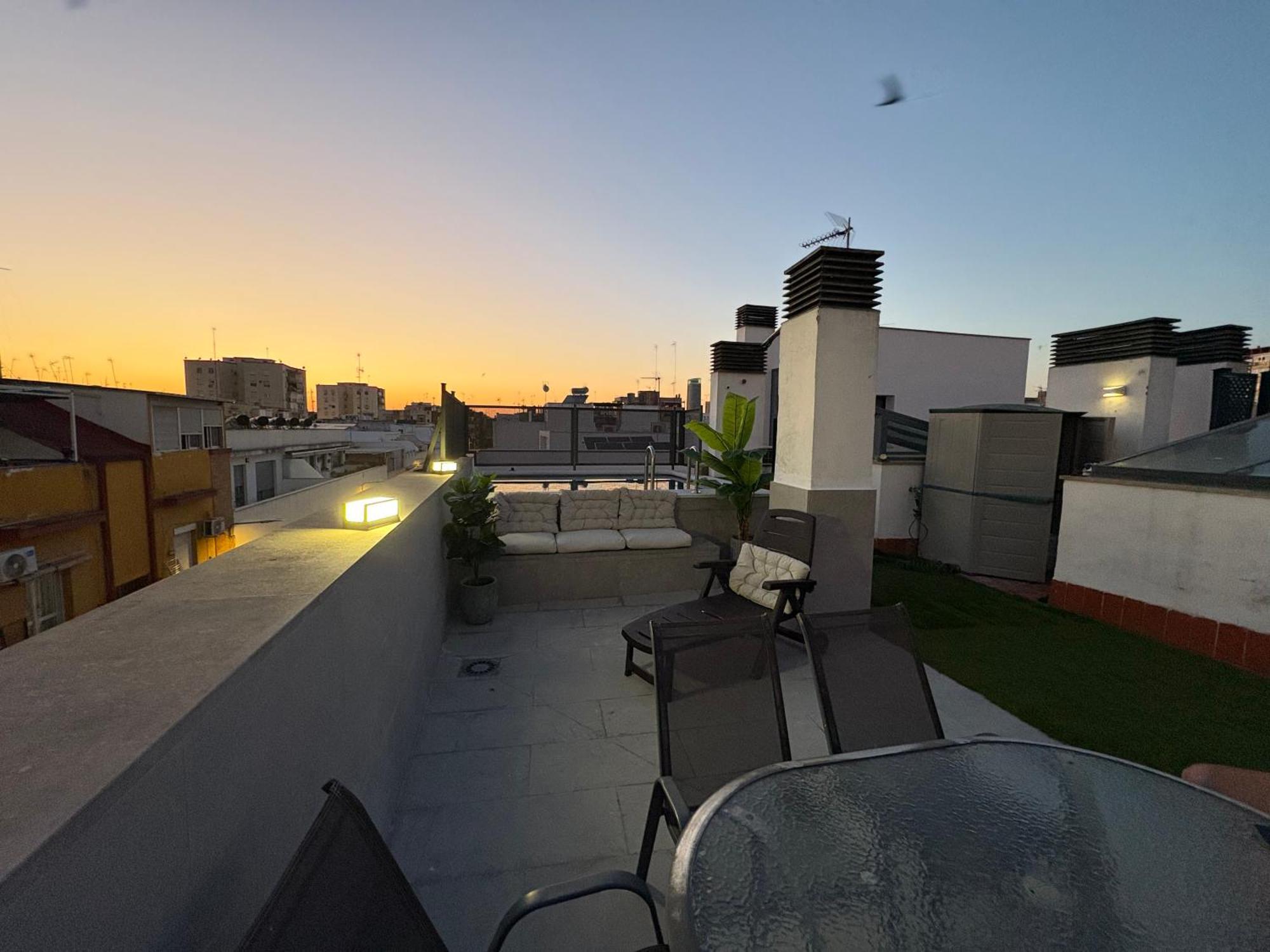 Apartmán Atico Triana Con Piscina Privada Sevilla Exteriér fotografie